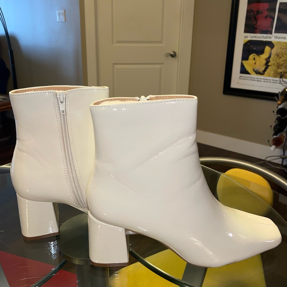 JOURNEE SIGNATURE Tabbie Pointed Toe Bootie White Block Heel patent leather - Picture 4 of 16